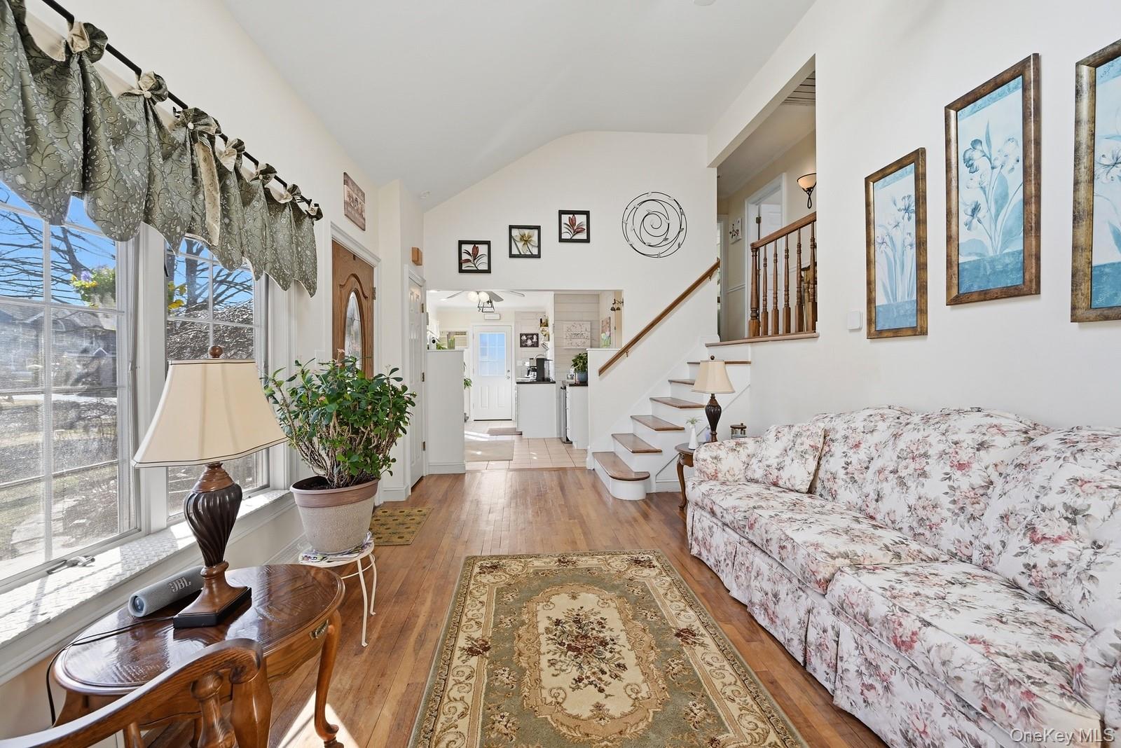 #14 photo, 628 Peter Paul Drive, 東長島 West Islip , NY 11795