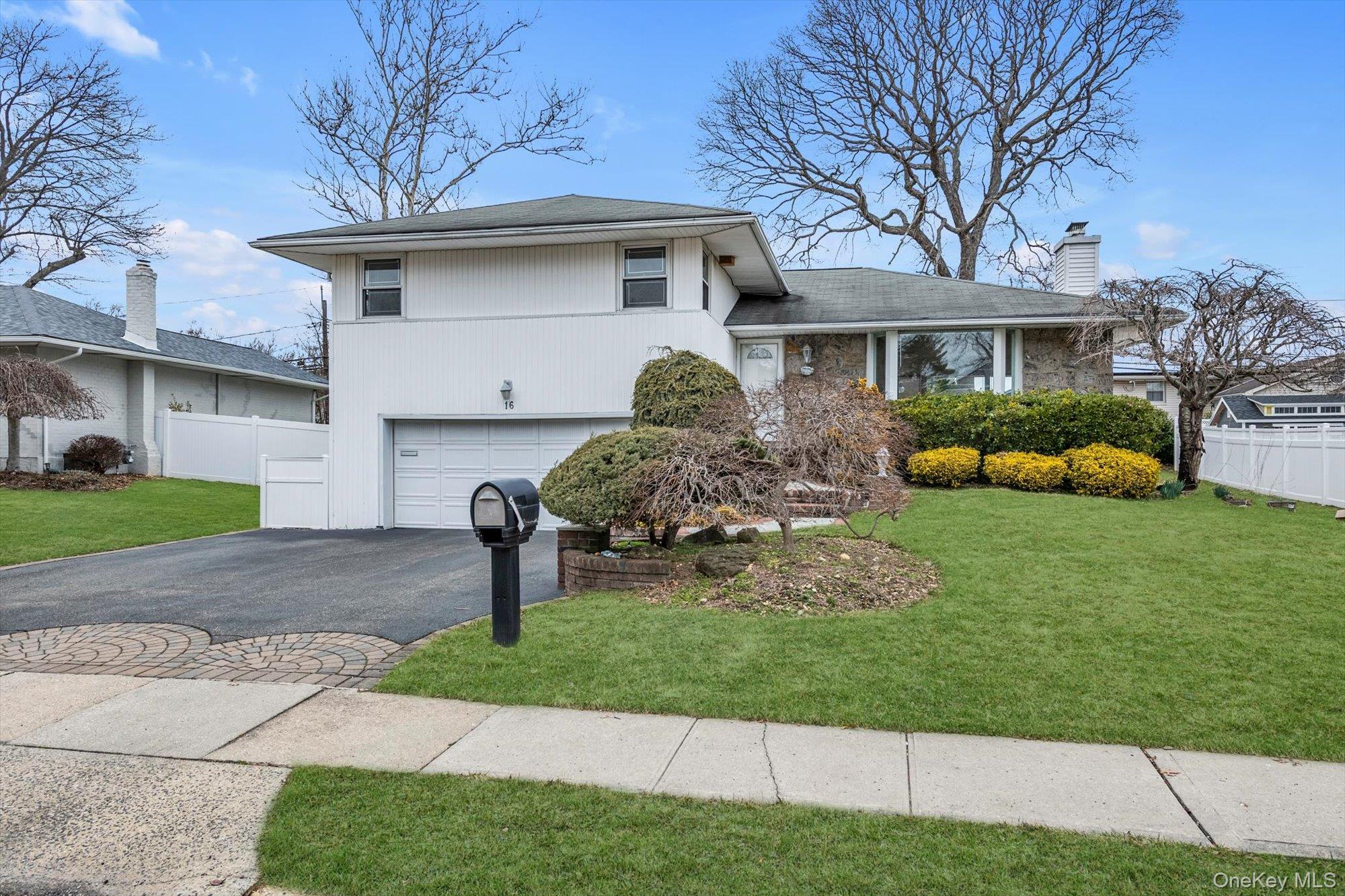 #1 photo, 16 Middle Lane, מחוז נסאו Jericho , NY 11753