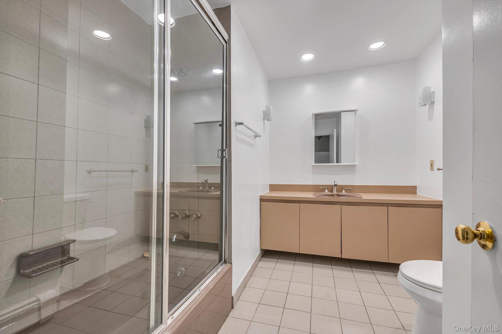 #11 photo, 16 Middle Lane, מחוז נסאו Jericho , NY 11753