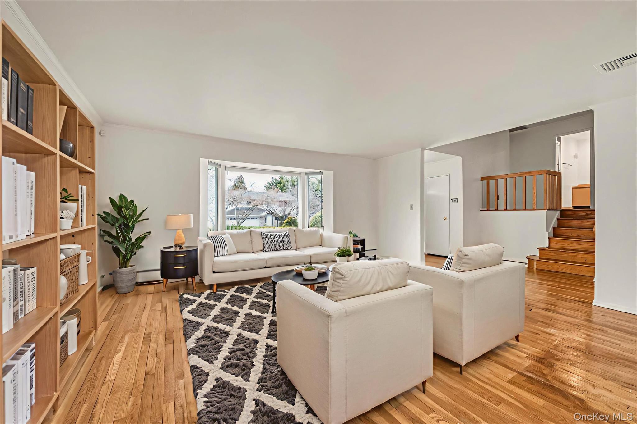 #2 photo, 16 Middle Lane, מחוז נסאו Jericho , NY 11753