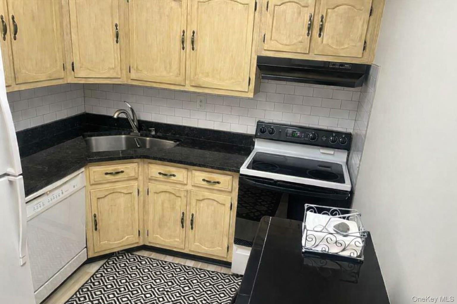 #7 photo, 395 Woodbridge Drive, Ridge , NY 11961