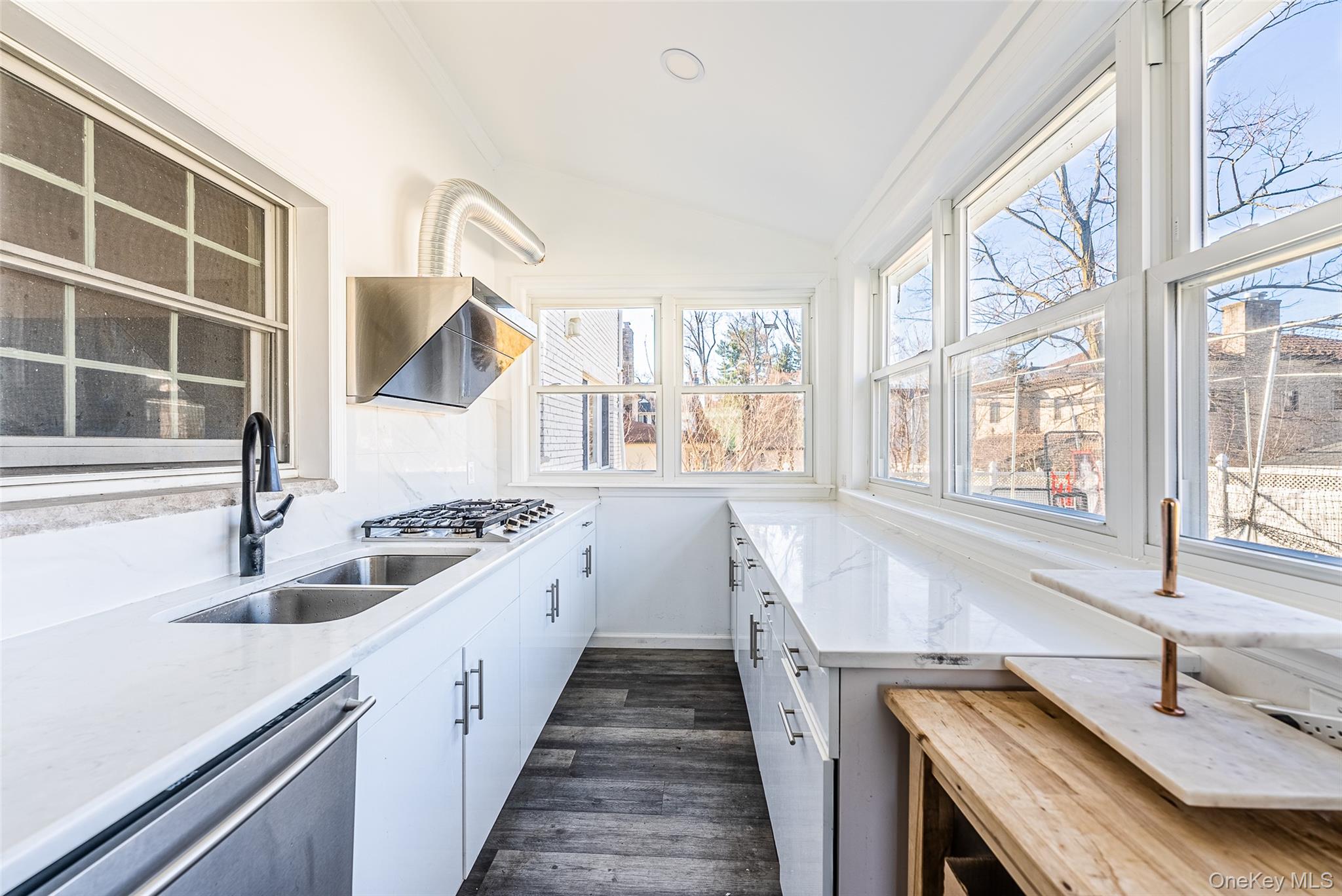 #20 photo, 45-12 244th Street, Куинс ‖ Little Neck , NY 11362