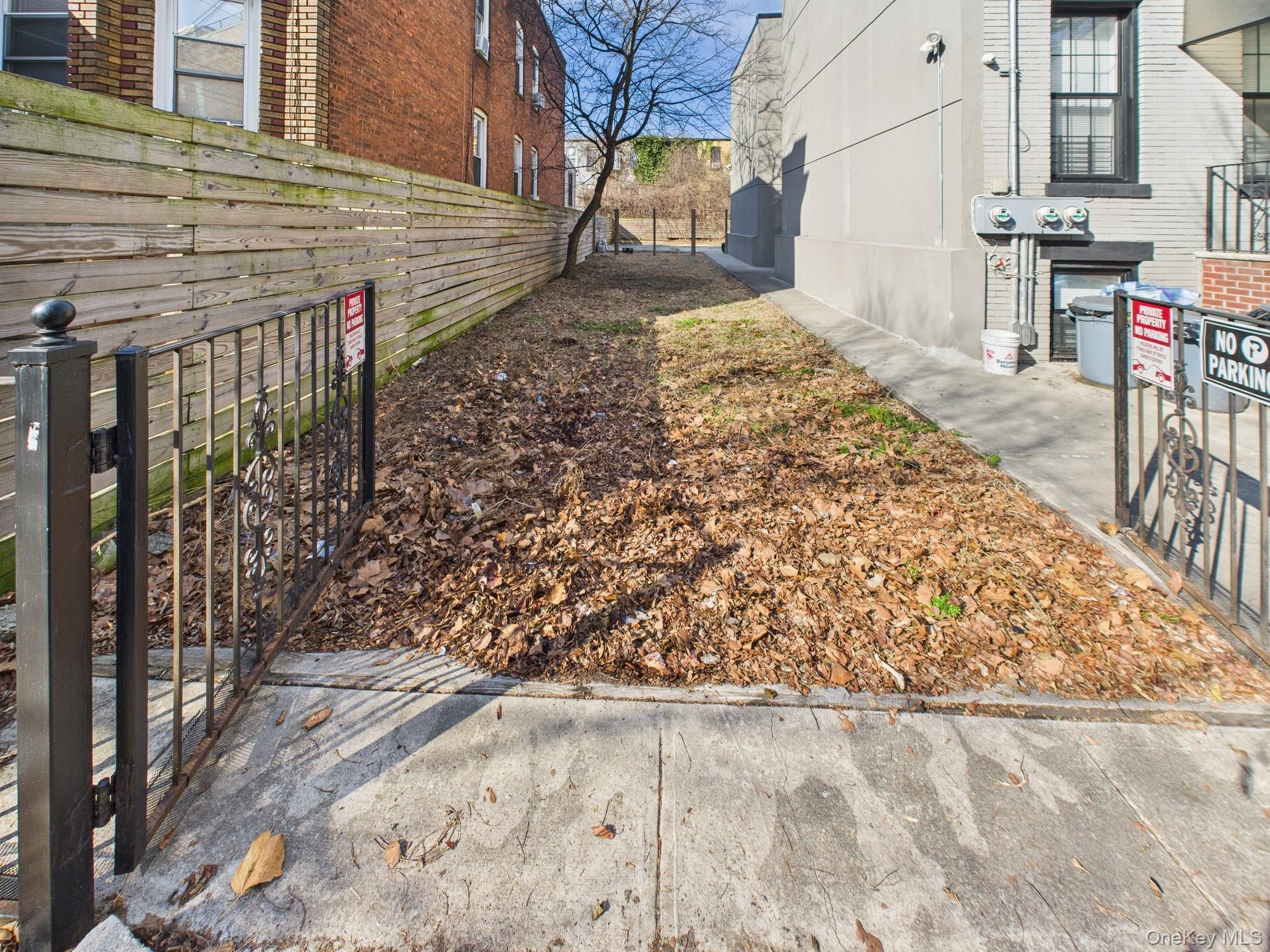 #2 photo, 682 Hendrix Street, ब्रुकलीन Brooklyn , NY 11207