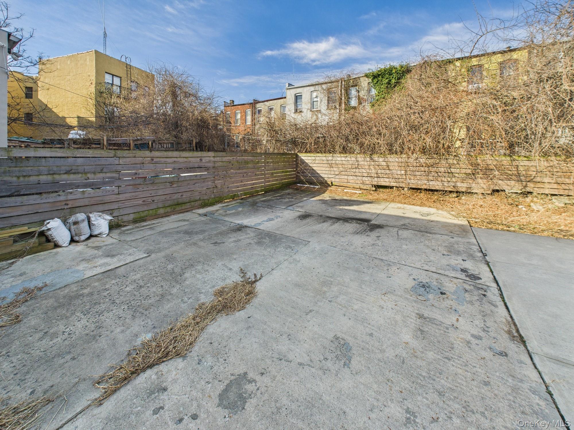 #4 photo, 682 Hendrix Street, ब्रुकलीन Brooklyn , NY 11207