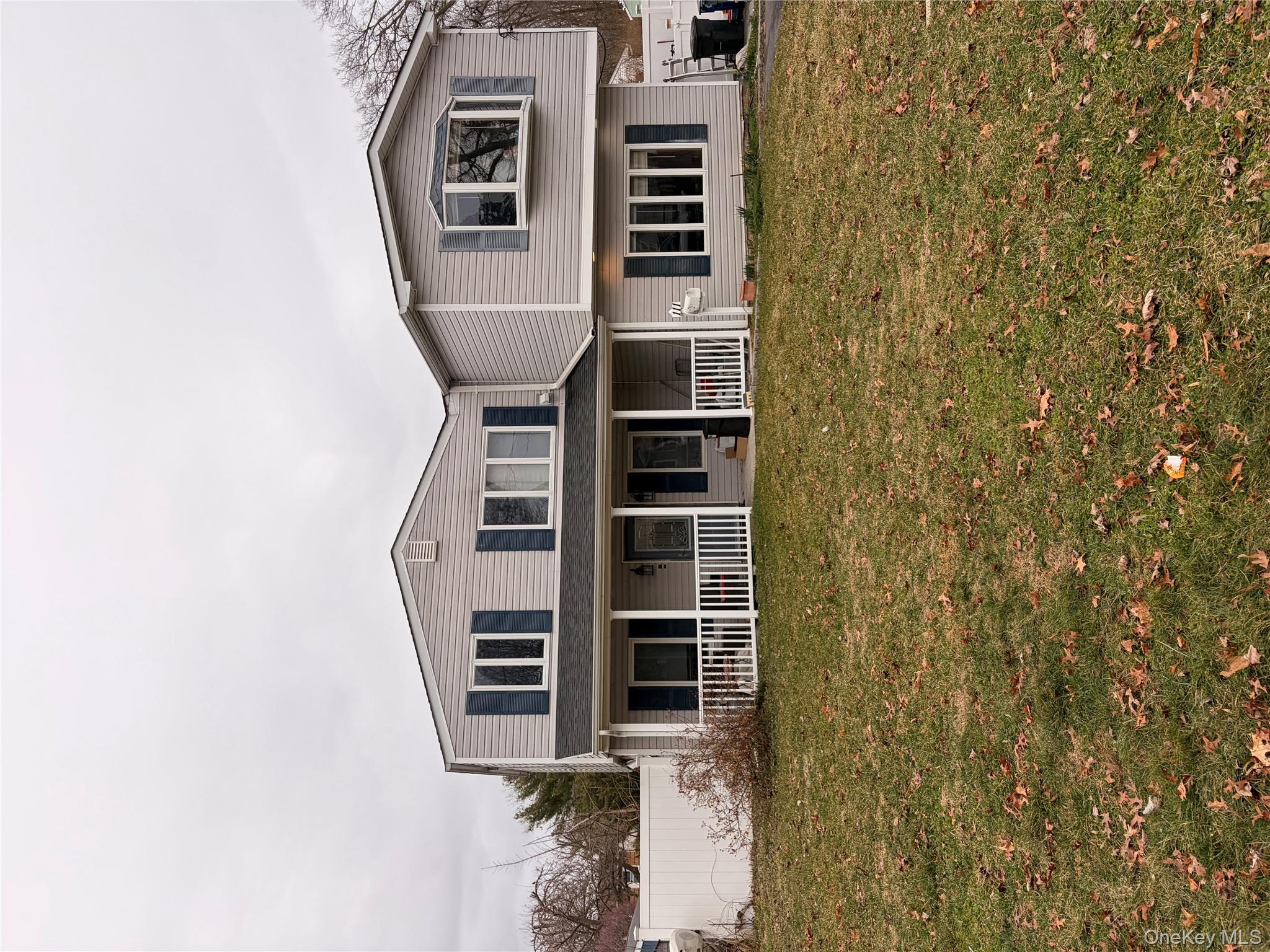 #1 photo, 111 Fuller Avenue, מחוז סאפוק Islip , NY 11751