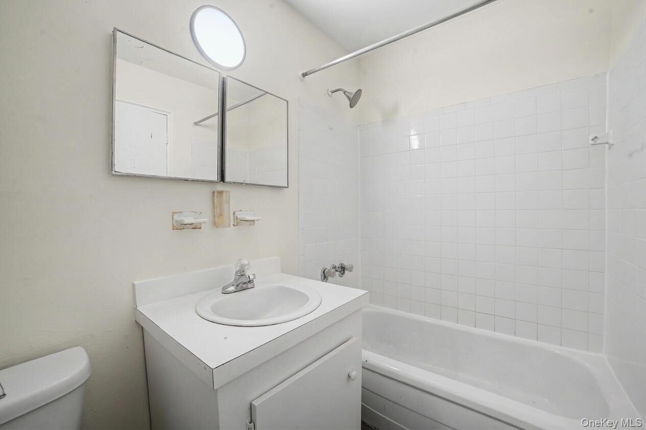 #12 photo, 8 Wyndover Woods Lane, White Plains , NY 10603