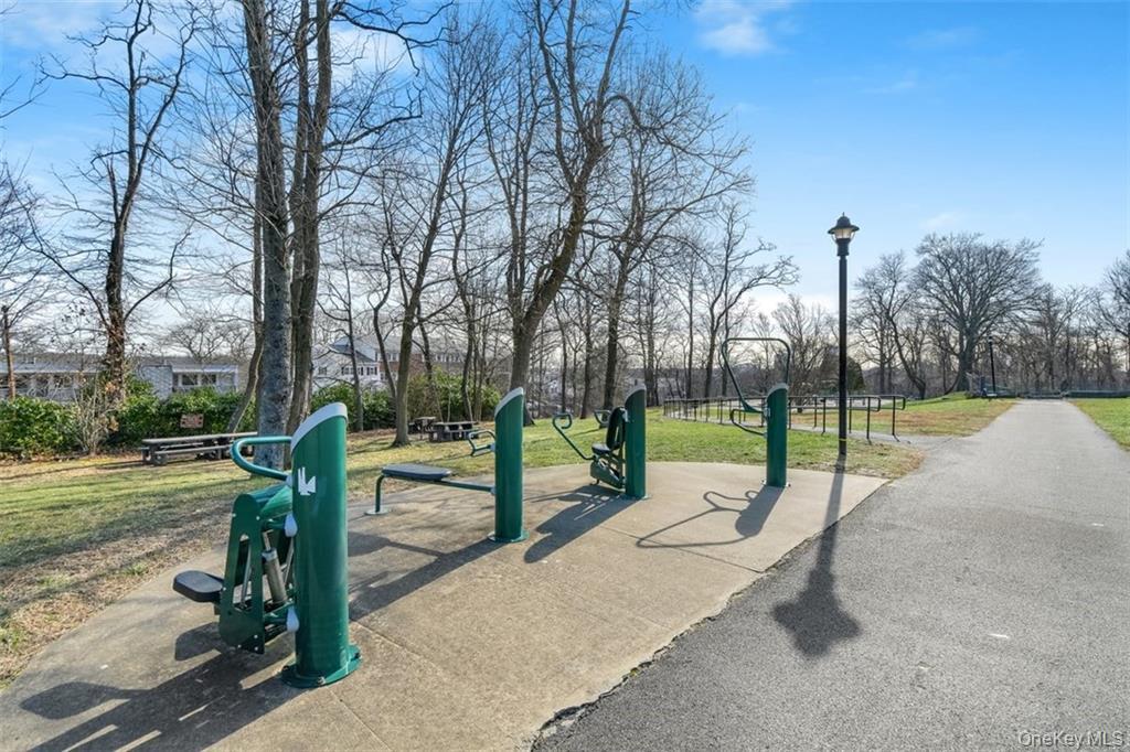 #18 photo, 8 Wyndover Woods Lane, White Plains , NY 10603