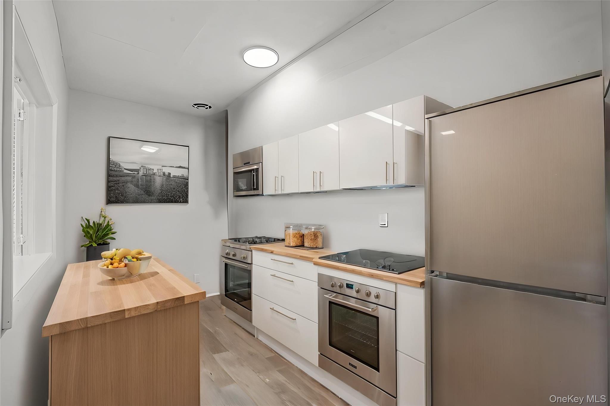 #8 photo, 8 Wyndover Woods Lane, White Plains , NY 10603