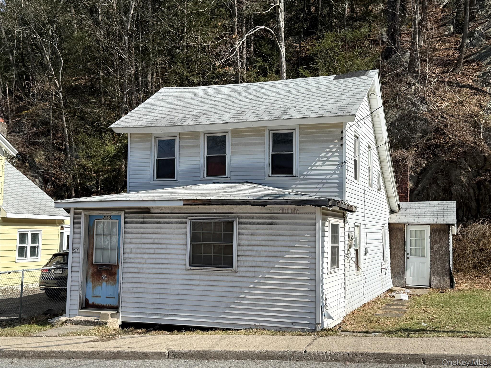 #1 photo, 210 center, 紐約州 Ellenville , NY 12428