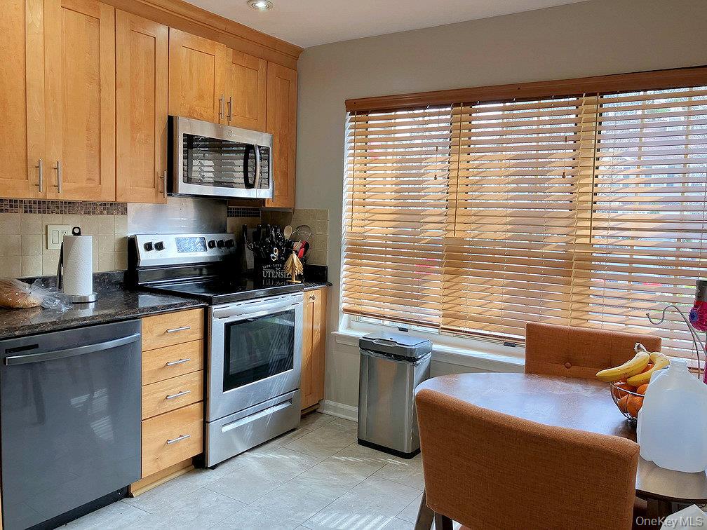 #2 photo, 1404 Pondcrest Lane, White Plains , NY 10607