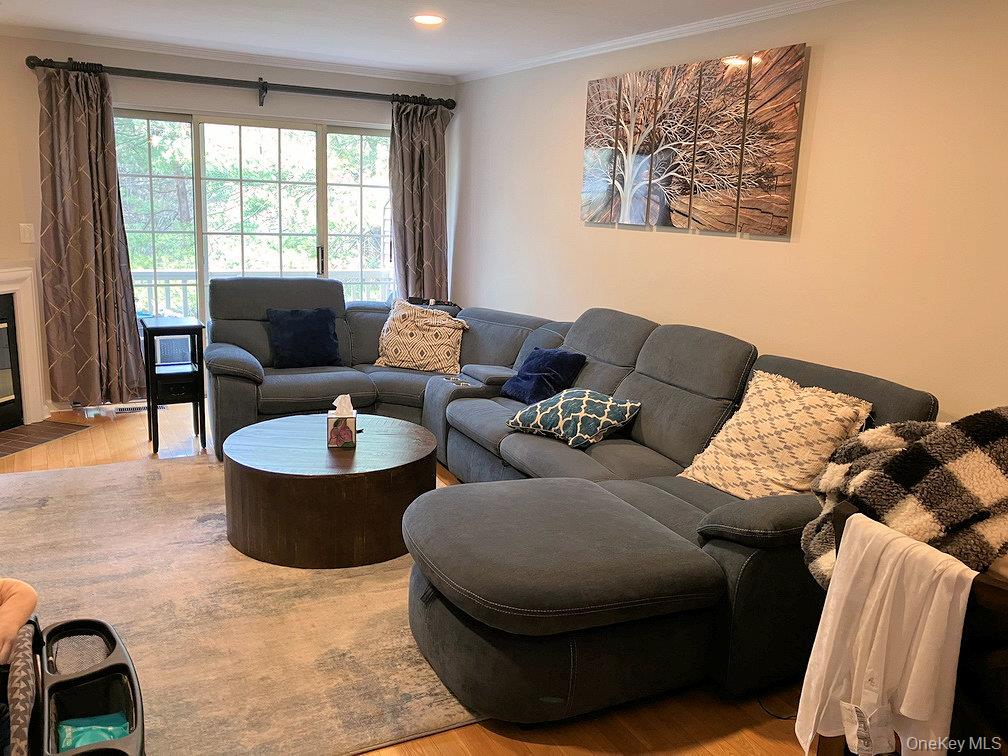 #8 photo, 1404 Pondcrest Lane, White Plains , NY 10607