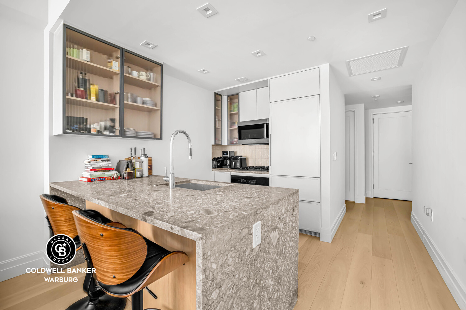 #4 photo, 222 E BROADWAY, मैनहटन Lower East Side , NY 10002