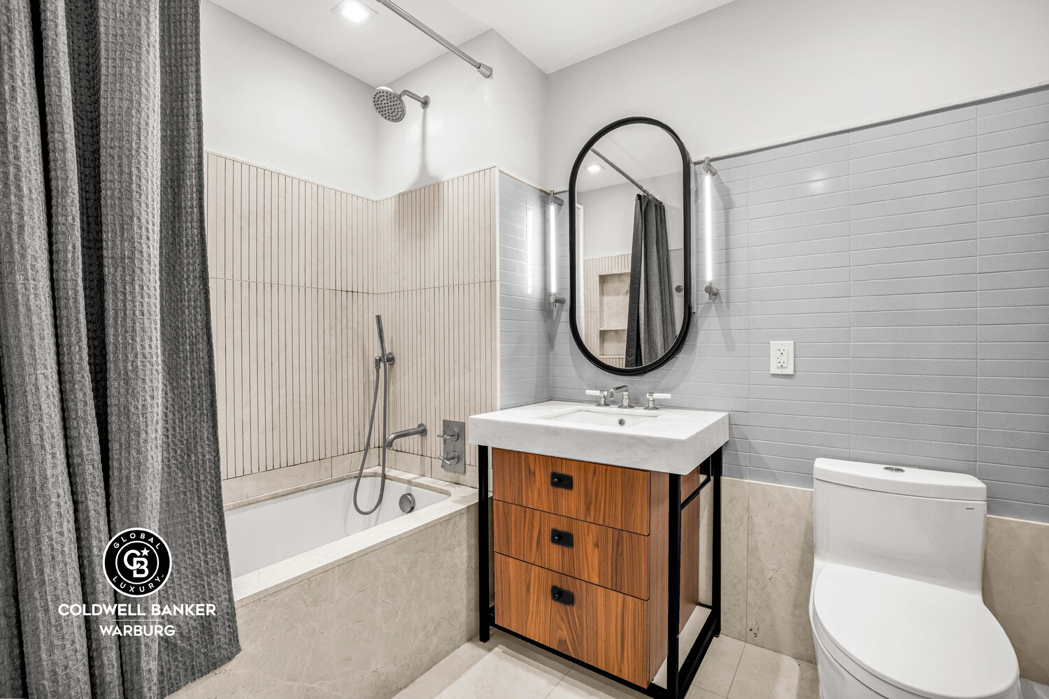 #6 photo, 222 E BROADWAY, मैनहटन Lower East Side , NY 10002