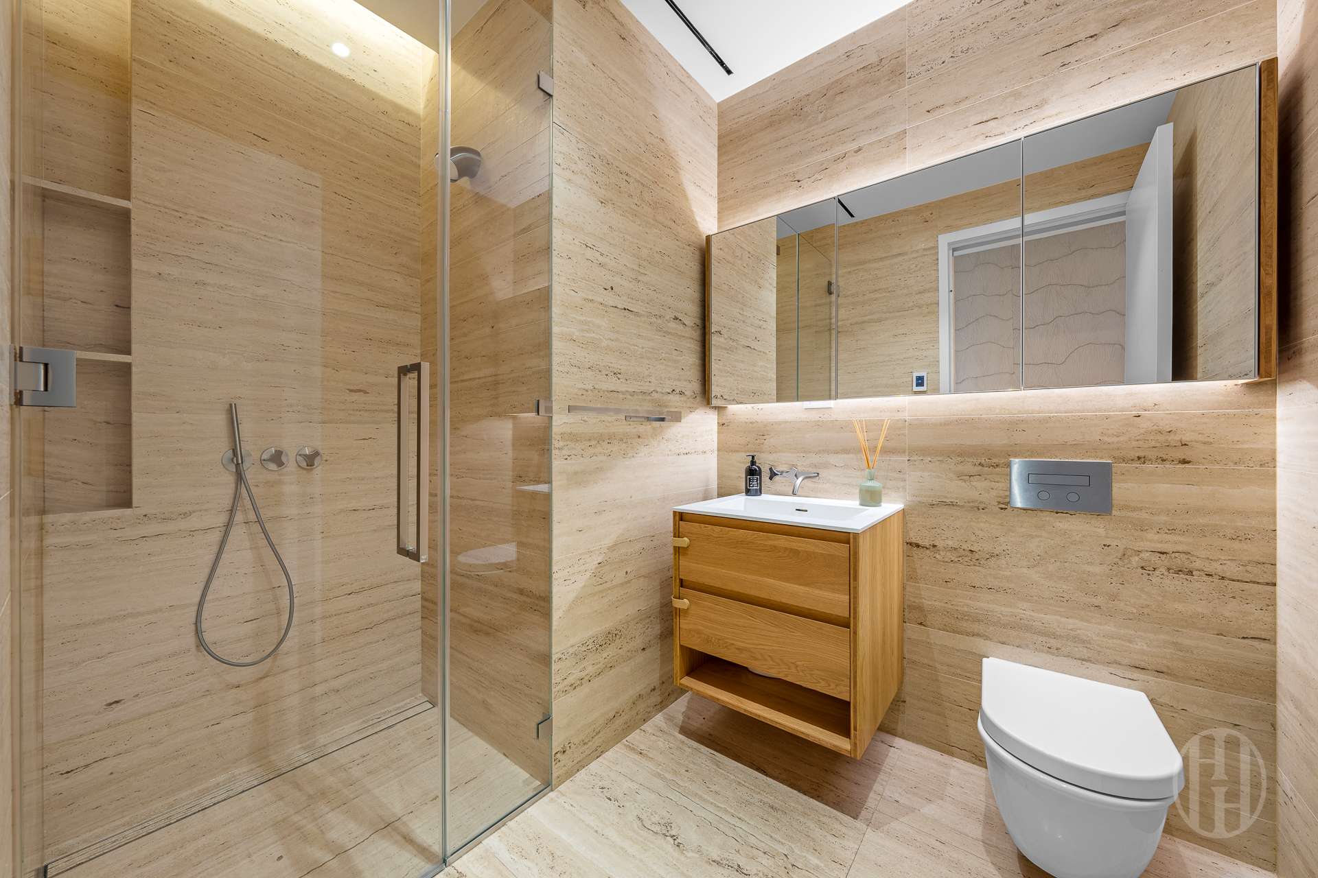 #10 photo, 32 E 1st Street, Манхэттен ‖ East Village , NY 10003