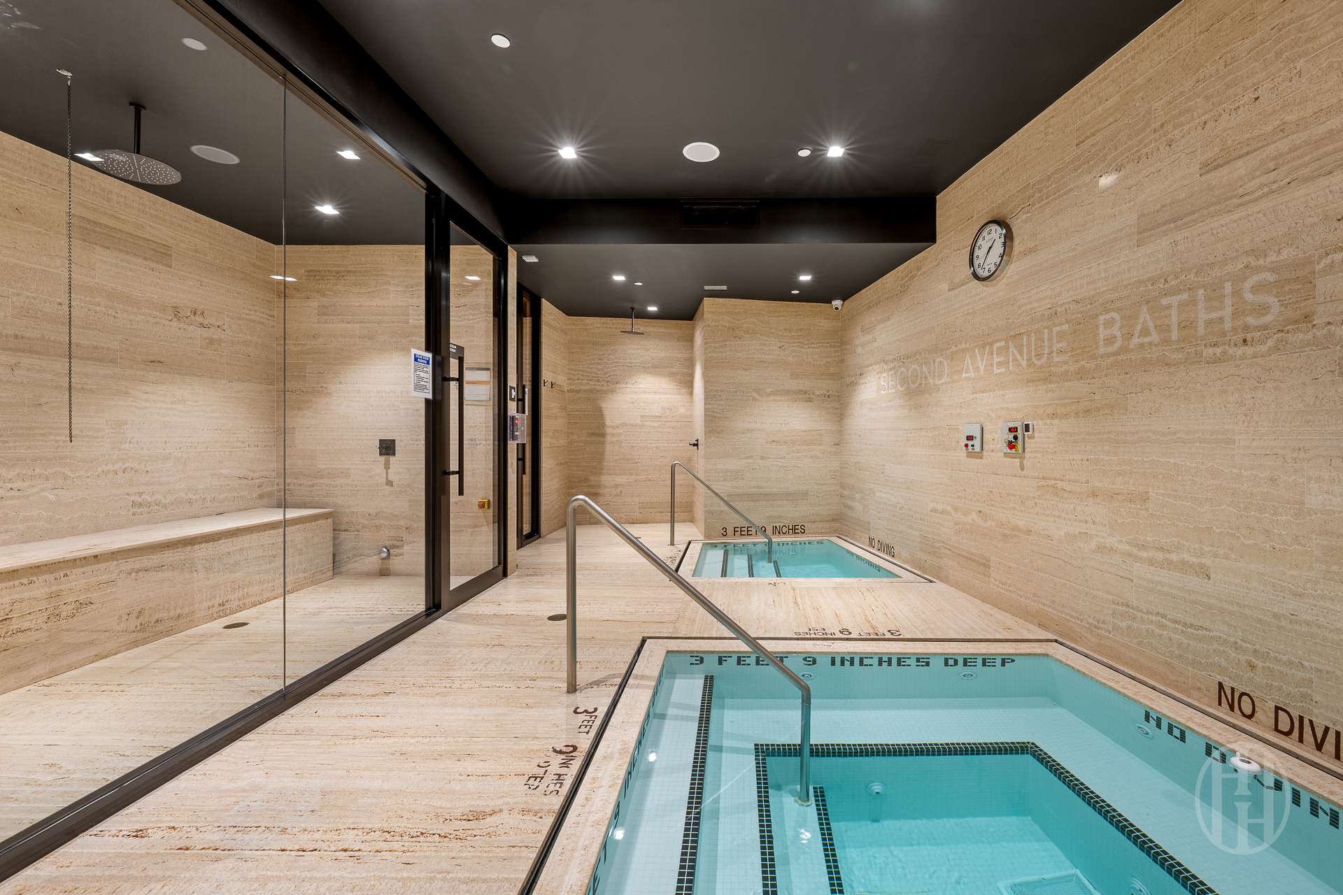 #14 photo, 32 E 1st Street, Манхэттен ‖ East Village , NY 10003