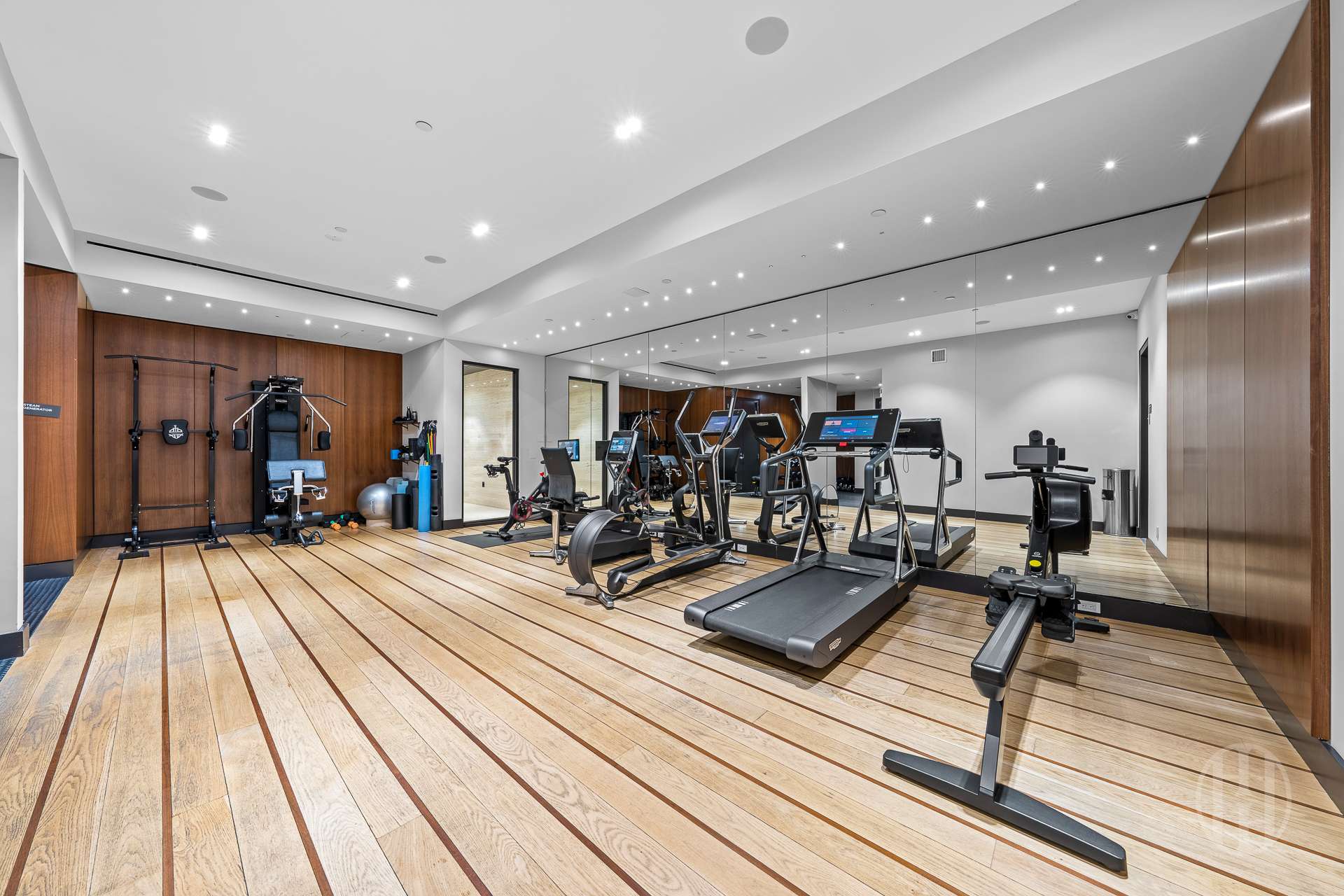 #15 photo, 32 E 1st Street, Манхэттен ‖ East Village , NY 10003