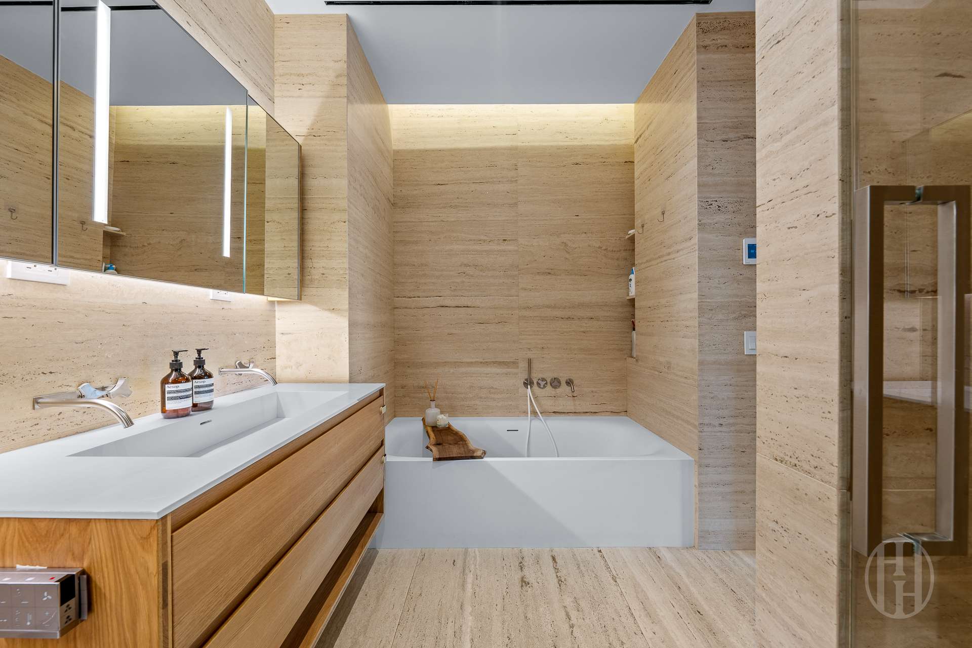 #9 photo, 32 E 1st Street, Манхэттен ‖ East Village , NY 10003