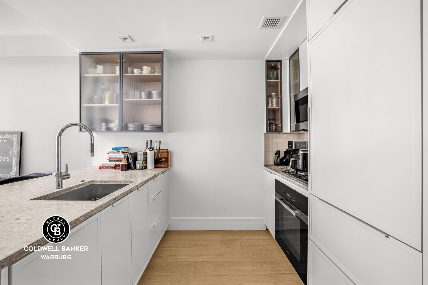 #3 photo, 222 E BROADWAY, Манхэттен ‖ Lower East Side , NY 10002