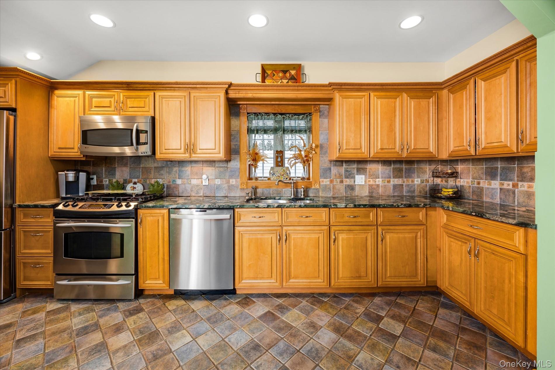 #16 photo, 72-31 73rd Street, 皇后區 Glendale , NY 11385