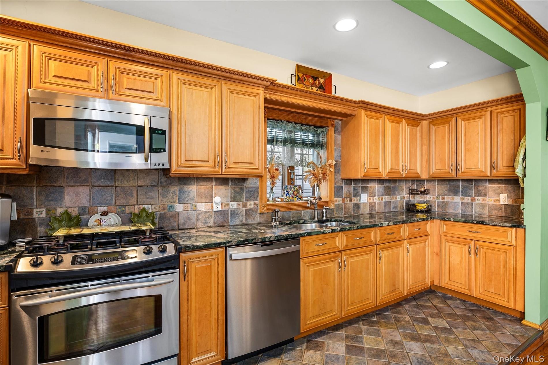 #17 photo, 72-31 73rd Street, 皇后區 Glendale , NY 11385