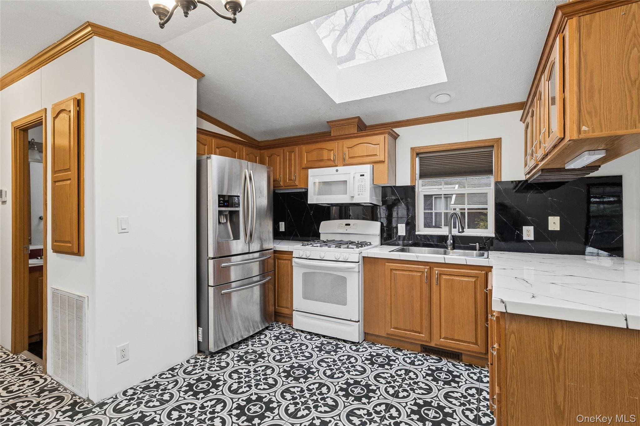 #14 photo, 37 Hubbard Ave #5, Riverhead , NY 11901