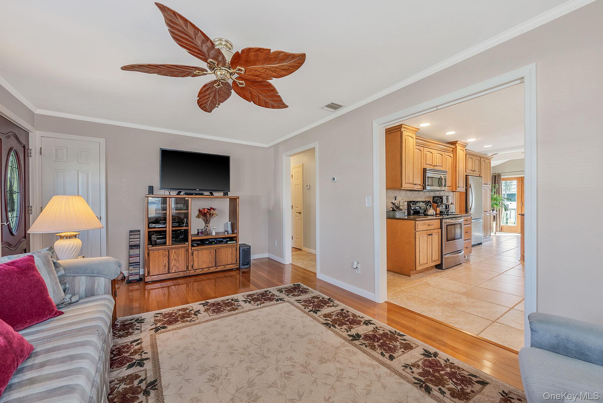 #18 photo, 47 Thorburn Avenue, Patchogue , NY 11772