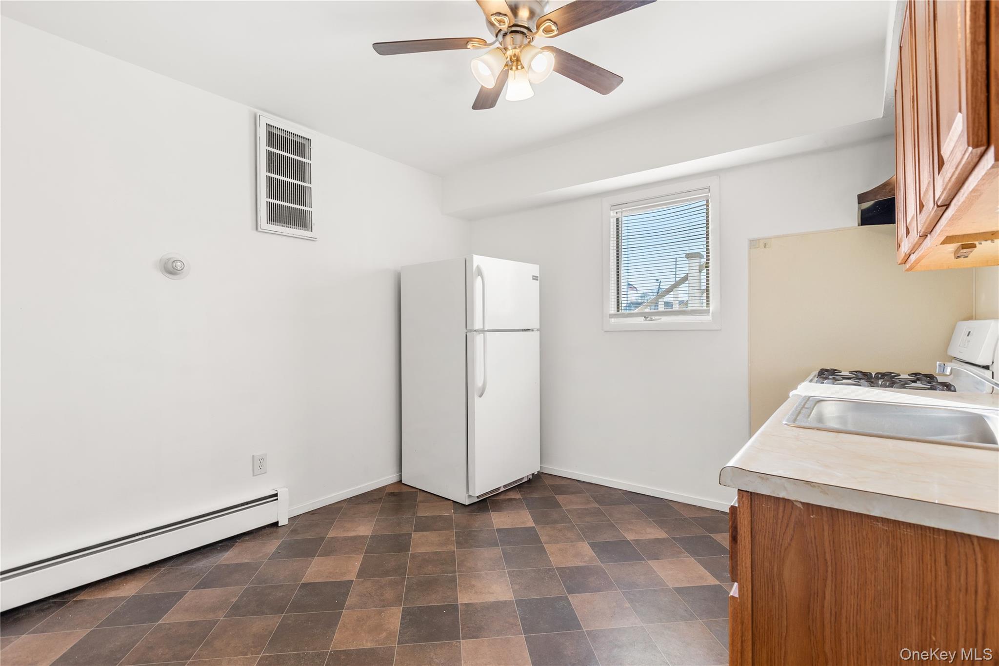 #20 photo, 809 Canal Street, Lindenhurst , NY 11757