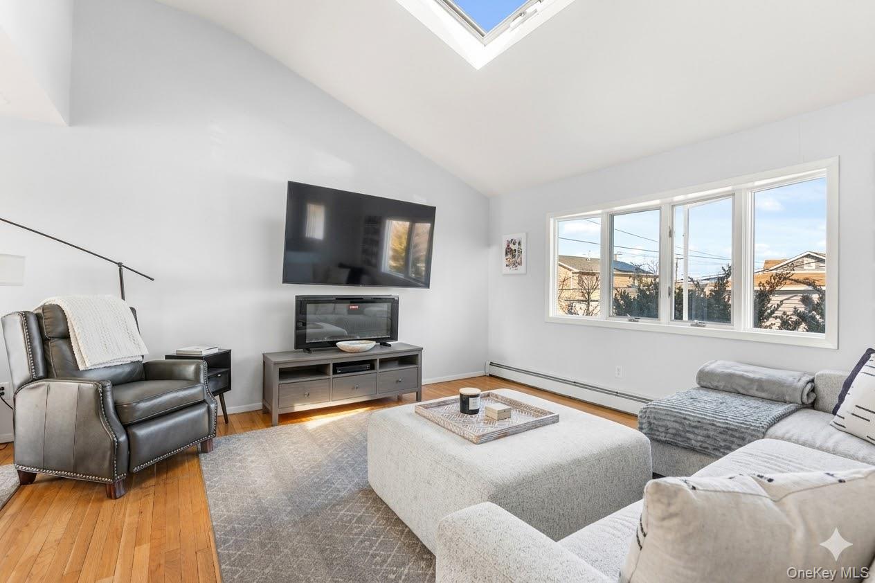 #4 photo, 809 Canal Street, Lindenhurst , NY 11757