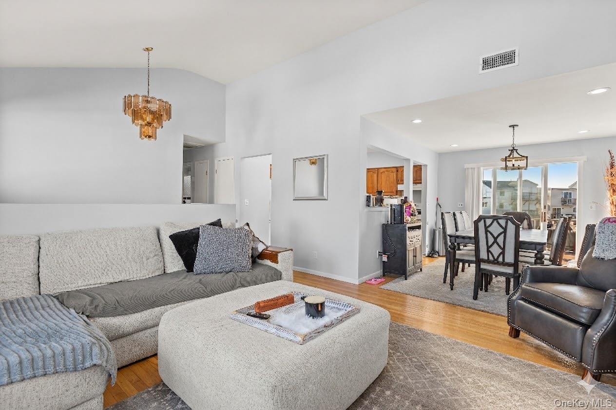 #5 photo, 809 Canal Street, Lindenhurst , NY 11757