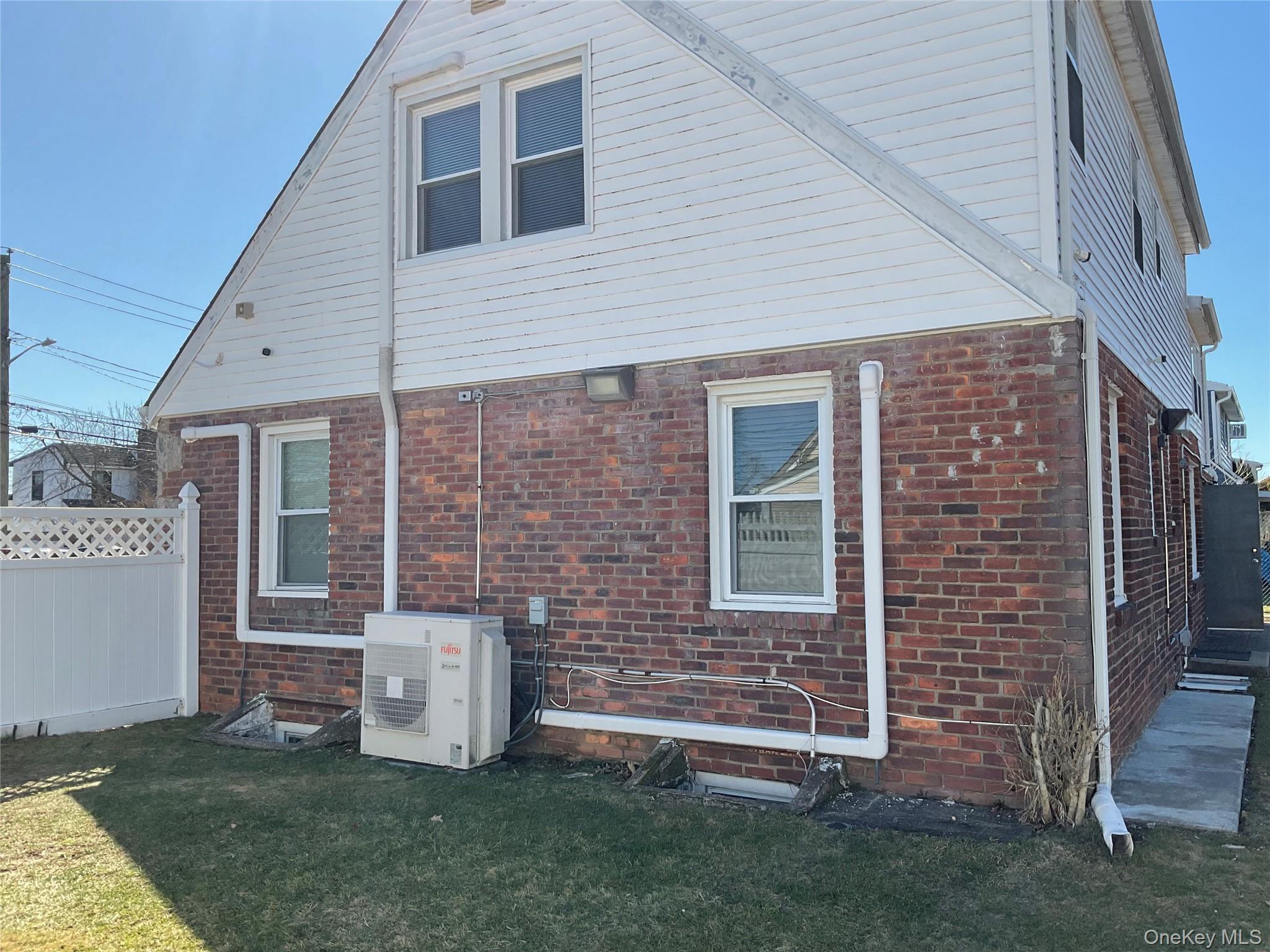 #10 photo, 695 Goodrich Street, Uniondale , NY 11553