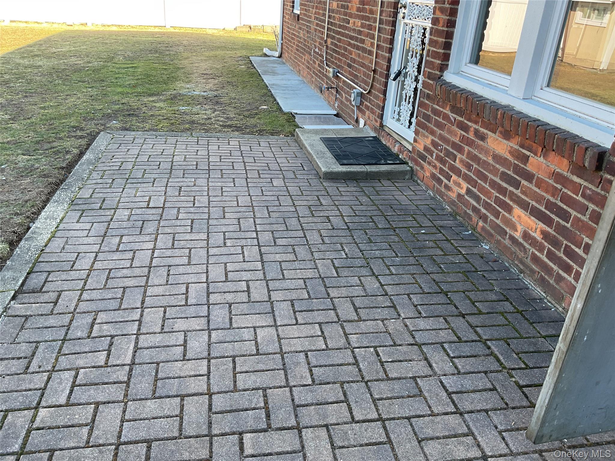 #13 photo, 695 Goodrich Street, Uniondale , NY 11553