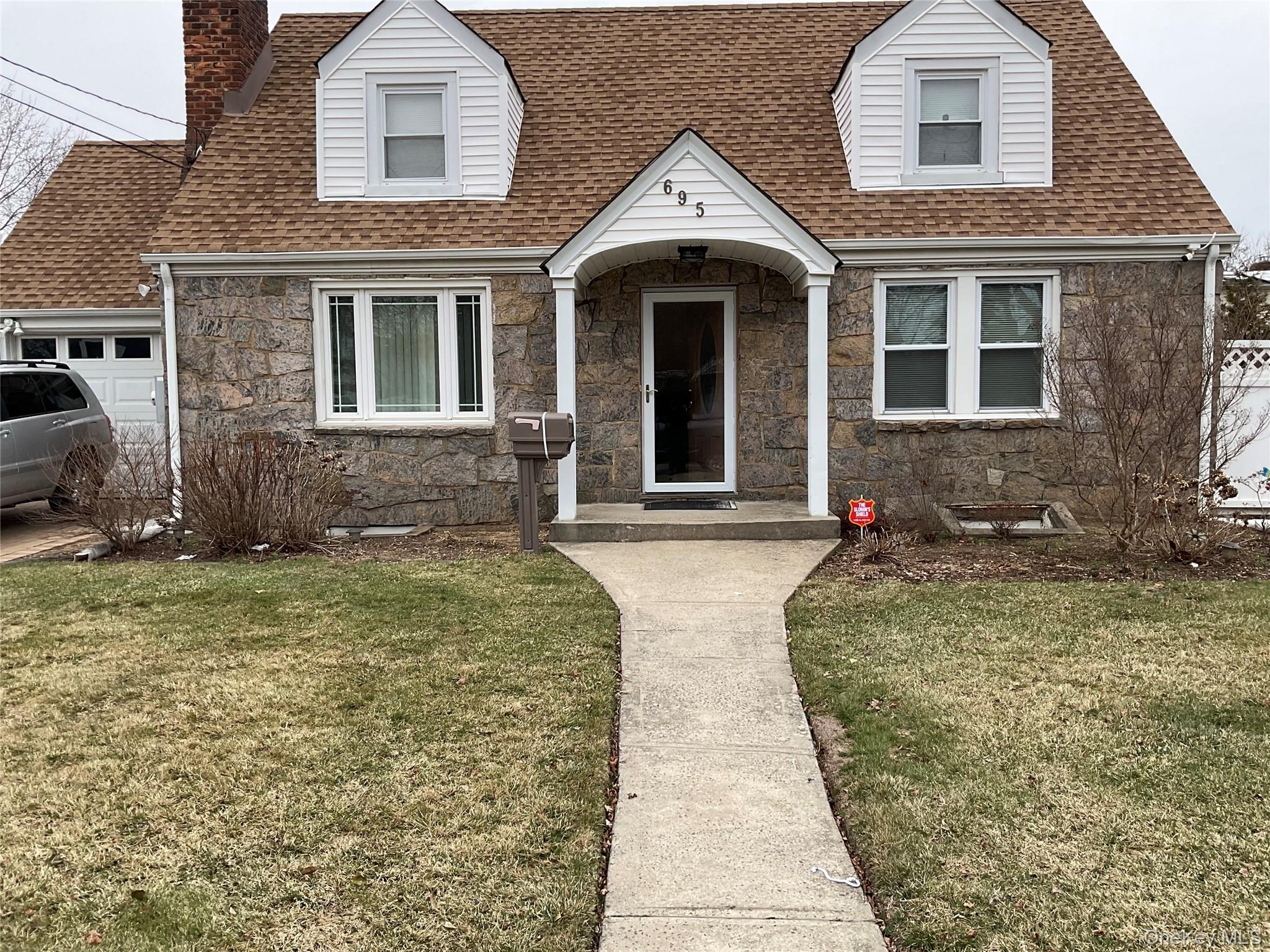 #20 photo, 695 Goodrich Street, Uniondale , NY 11553