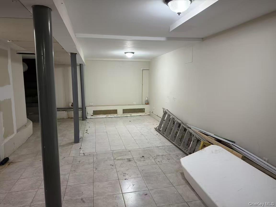 #8 photo, 10304 Liberty Avenue, Ozone Park , NY 11417