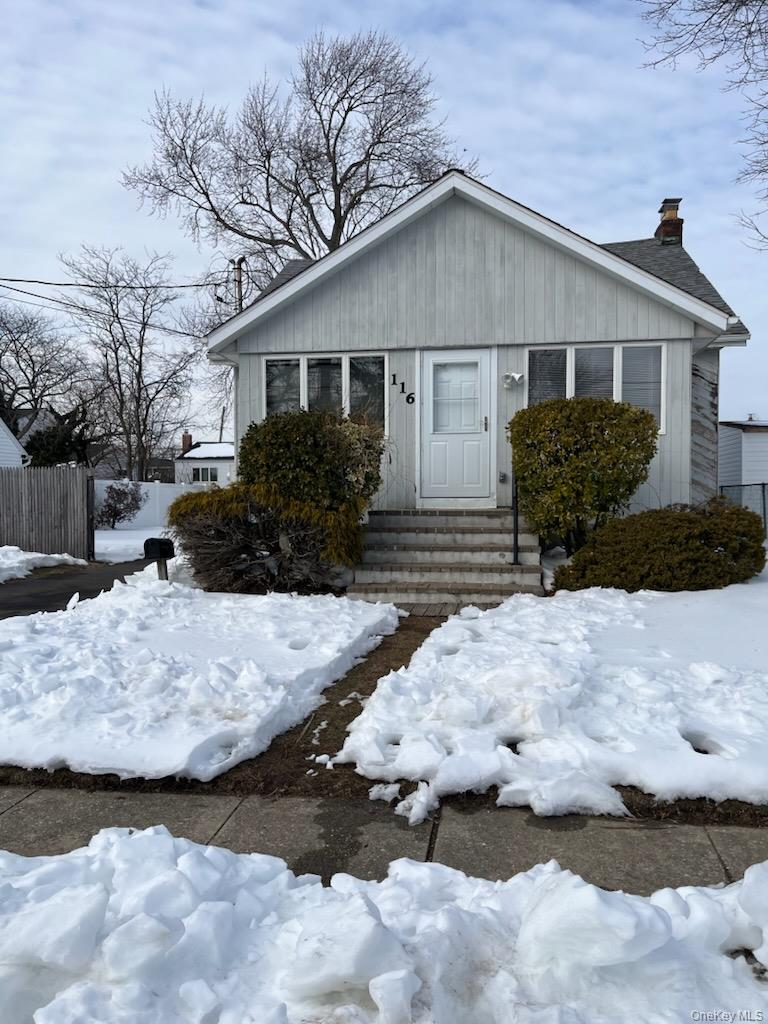 #1 photo, 116 W Belle Terre Avenue, 東長島 Lindenhurst , NY 11757