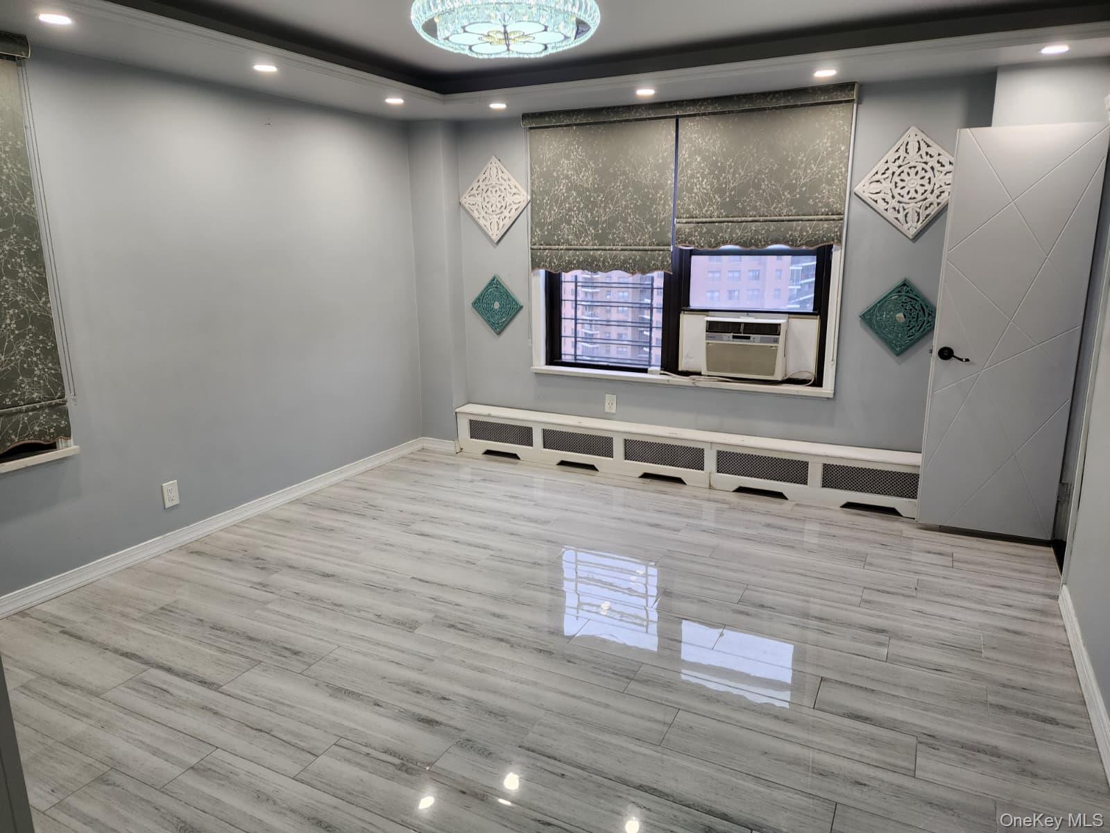 #8 photo, 61-55 98th Street, कुईंस Rego Park , NY 11374