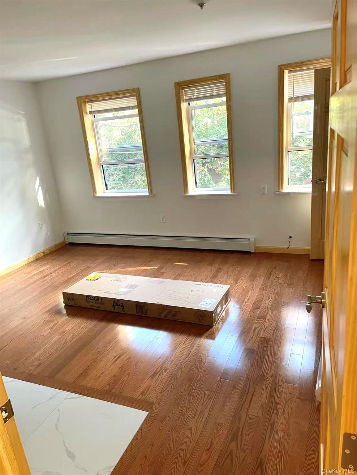 #20 photo, 94-27 43rd Ave, कुईंस Elmhurst , NY 11373