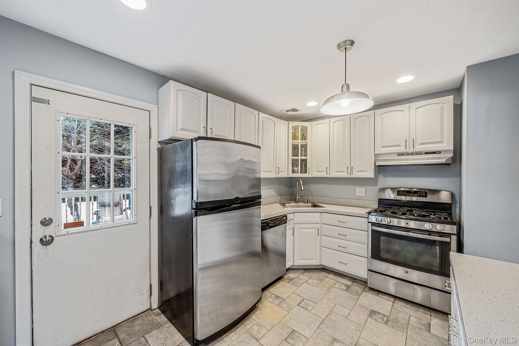 #10 photo, 317 Garden City Street, Islip Terrace , NY 11752