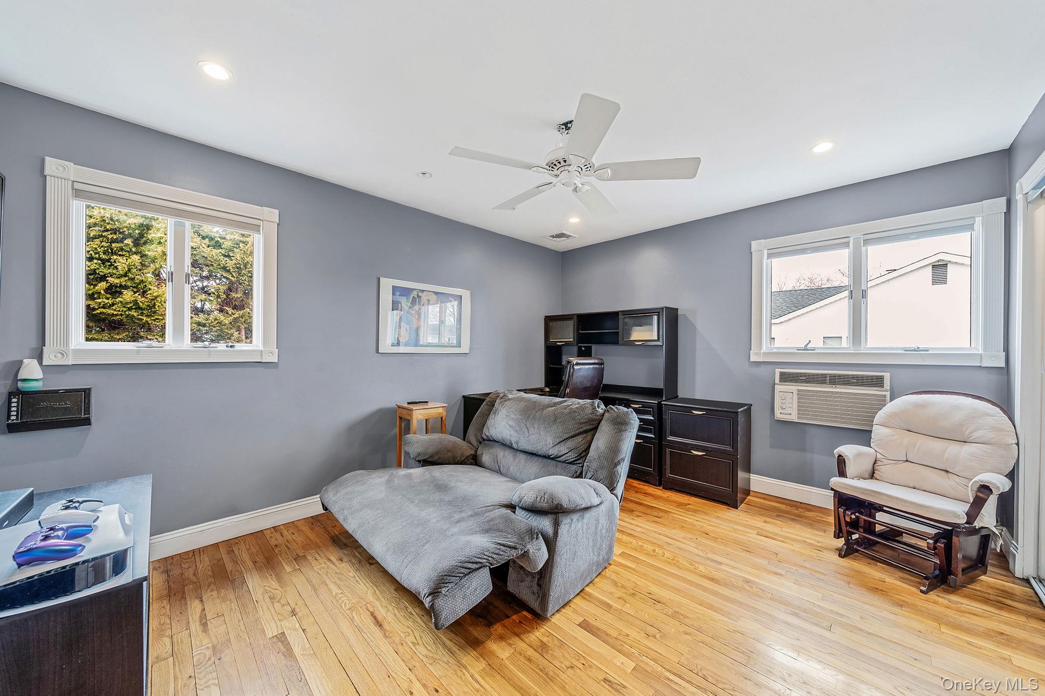 #12 photo, 317 Garden City Street, Islip Terrace , NY 11752