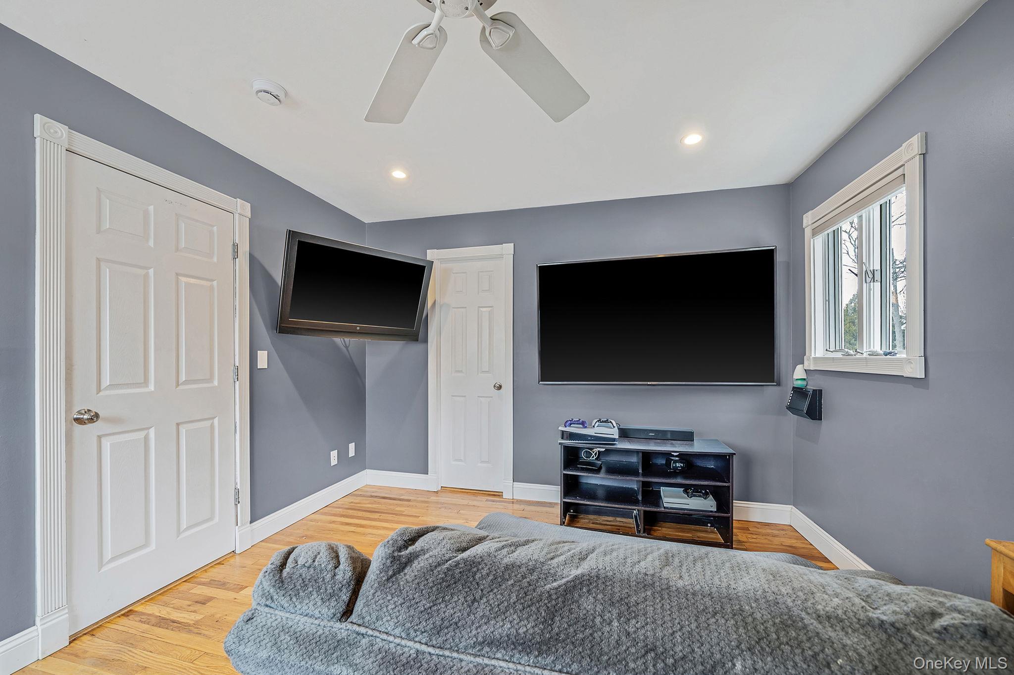 #13 photo, 317 Garden City Street, Islip Terrace , NY 11752