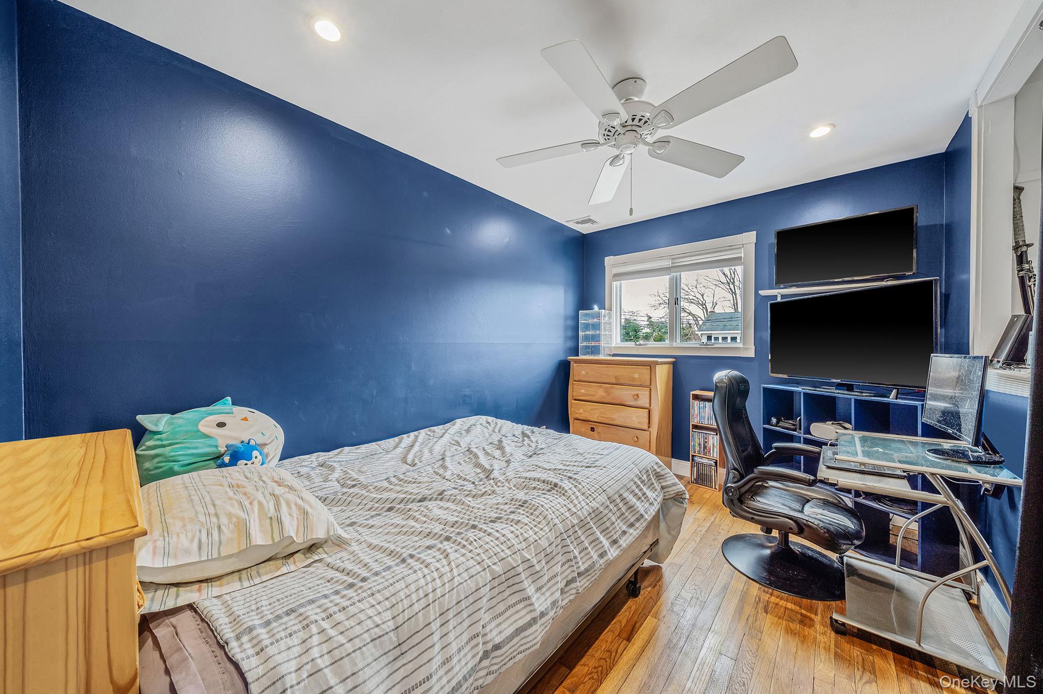 #14 photo, 317 Garden City Street, Islip Terrace , NY 11752