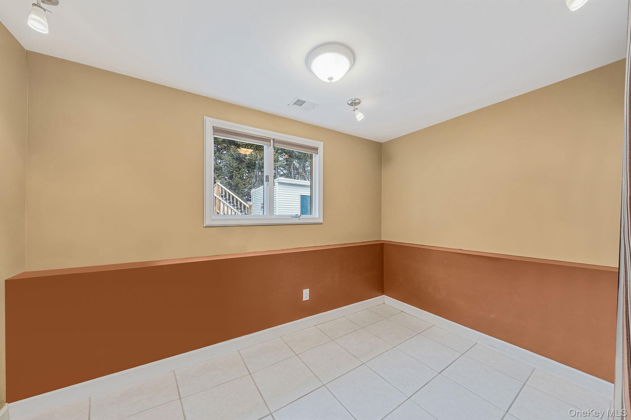 #20 photo, 317 Garden City Street, Islip Terrace , NY 11752