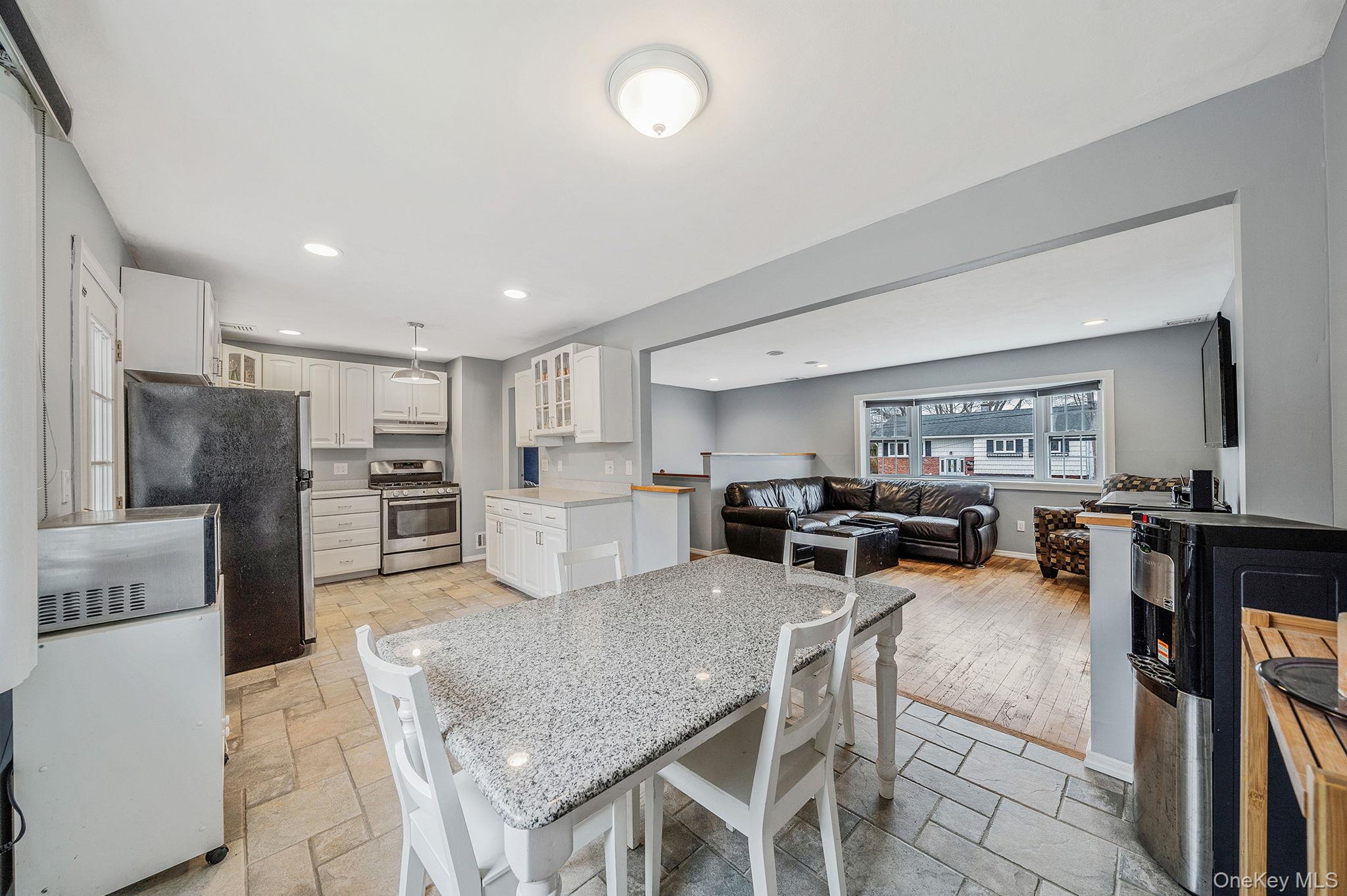 #8 photo, 317 Garden City Street, Islip Terrace , NY 11752