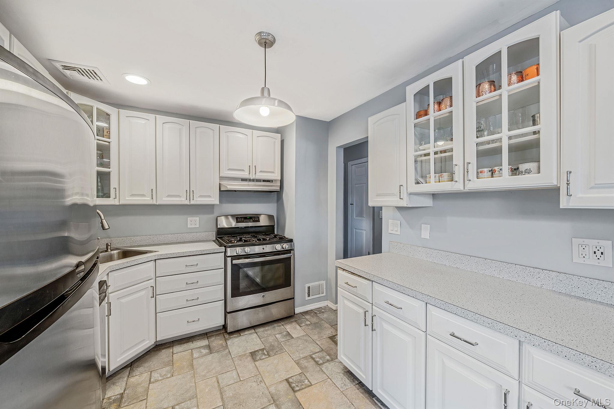 #9 photo, 317 Garden City Street, Islip Terrace , NY 11752