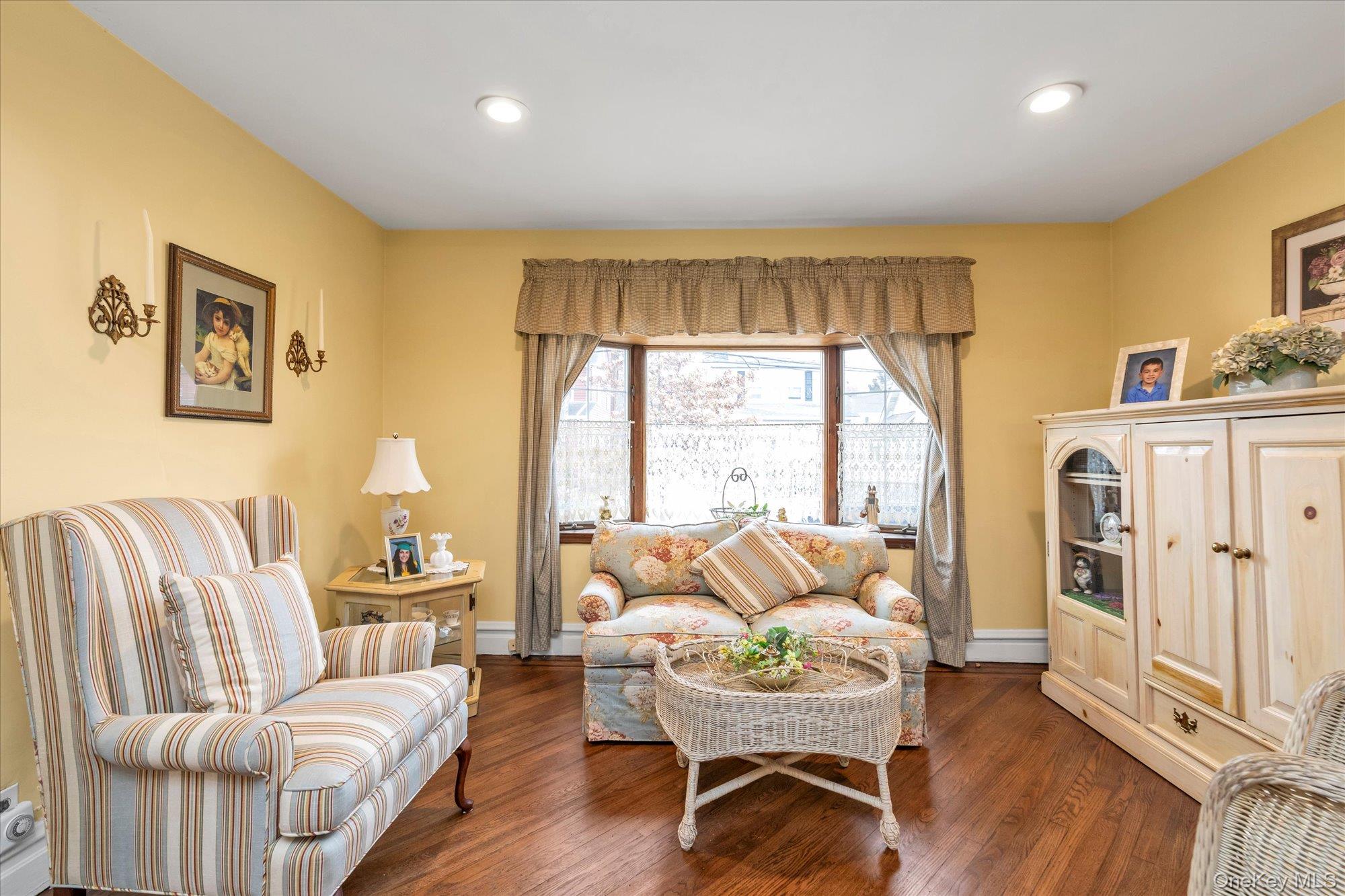 #4 photo, 13 Everett Street, 長島 Lynbrook , NY 11563