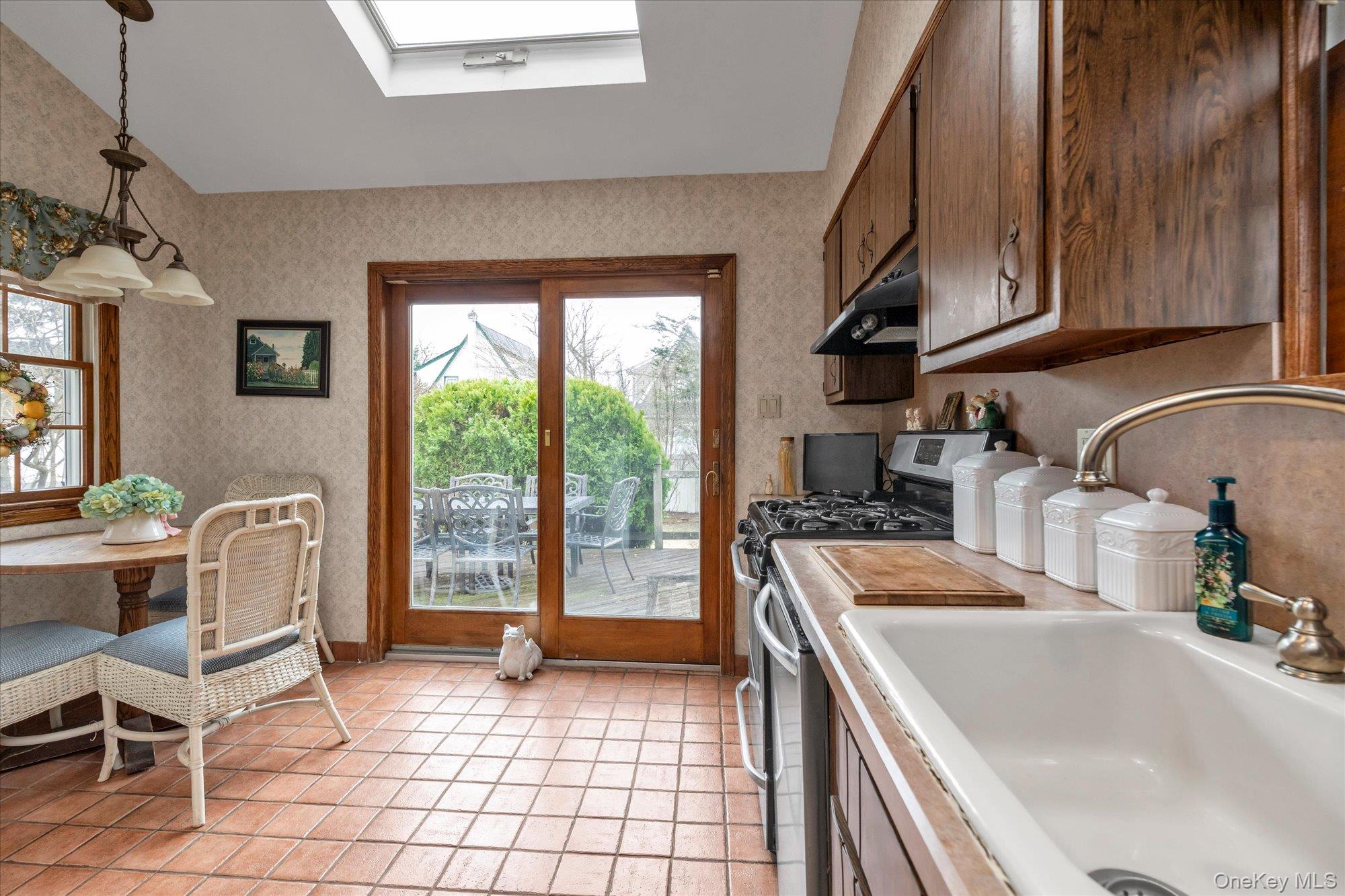 #8 photo, 13 Everett Street, 長島 Lynbrook , NY 11563