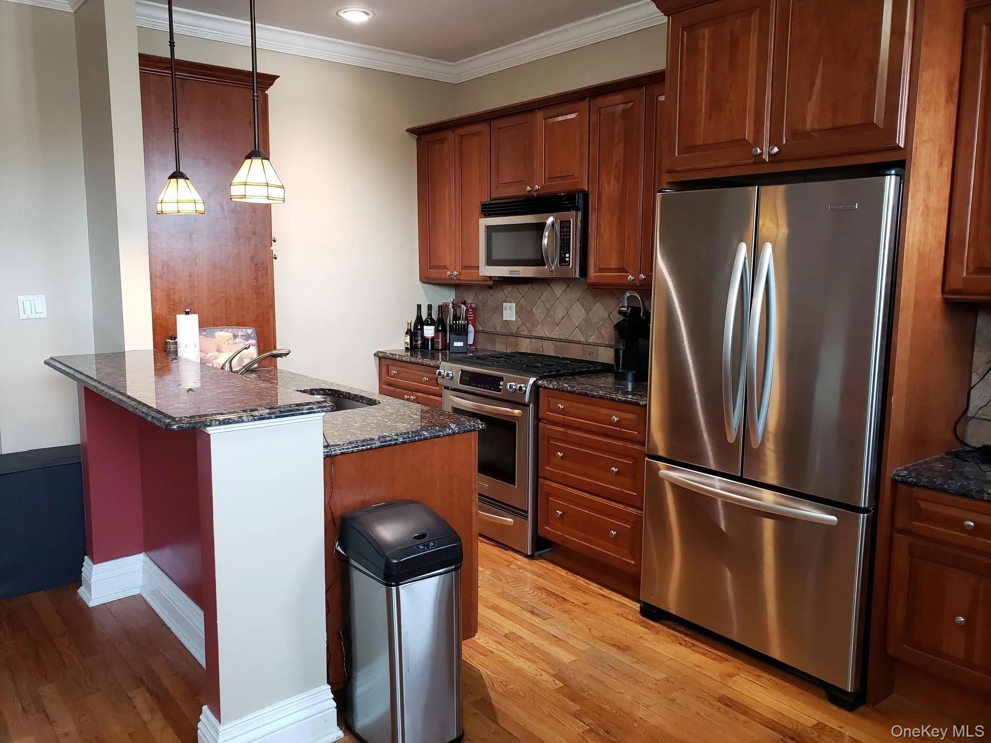 #3 photo, 111 7th Street, Garden City , NY 11530