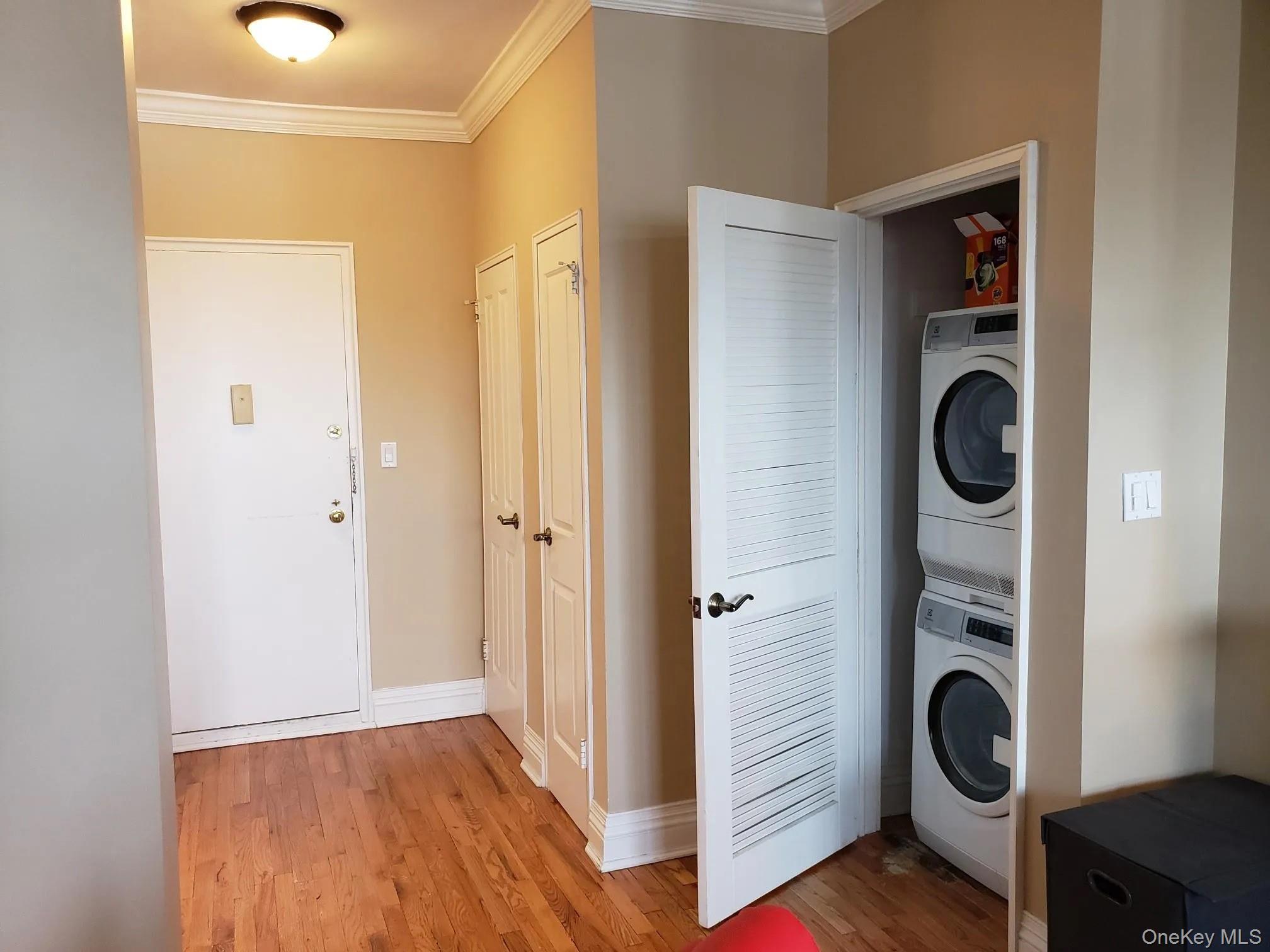 #9 photo, 111 7th Street, Garden City , NY 11530