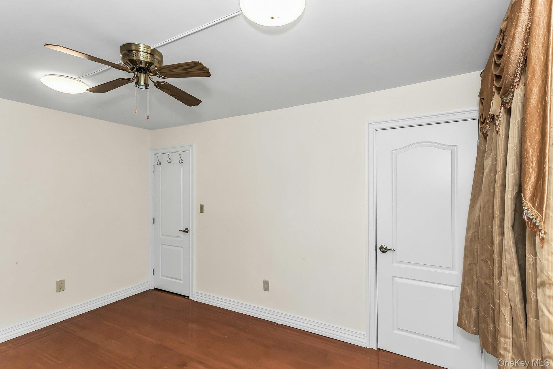 #17 photo, 81-43 262nd Street, Glen Oaks , NY 11004