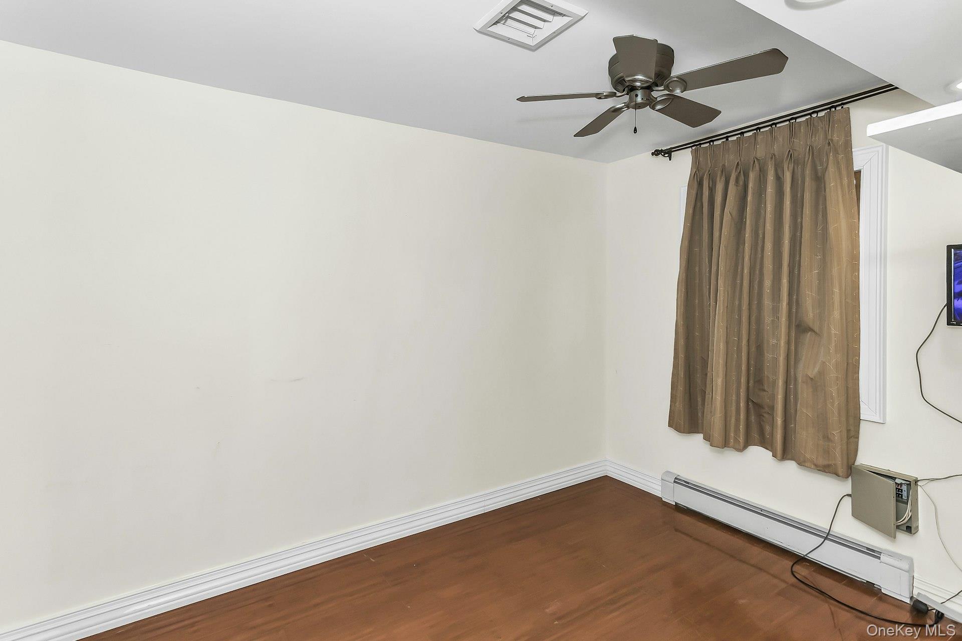 #18 photo, 81-43 262nd Street, Glen Oaks , NY 11004