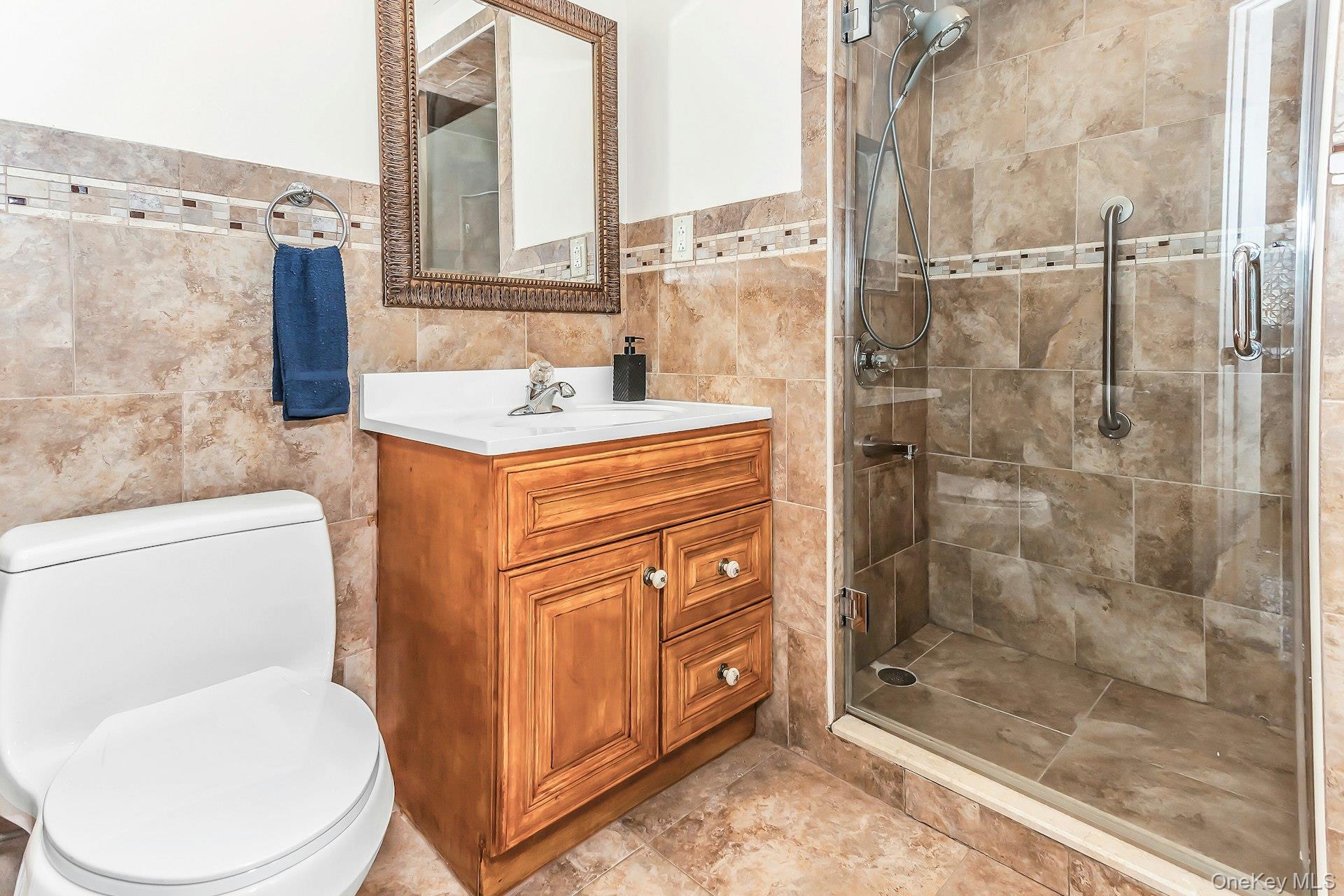 #19 photo, 81-43 262nd Street, Glen Oaks , NY 11004